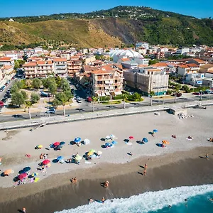 L'arcipelago Fronte Mare Con Ampio Balcone Capo dʼOrlando